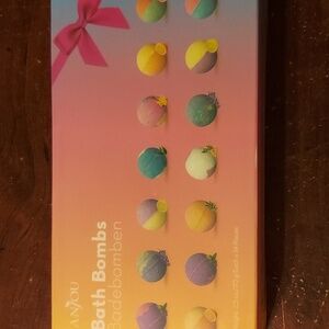 Anjou 14 Piece Bath Bomb Set